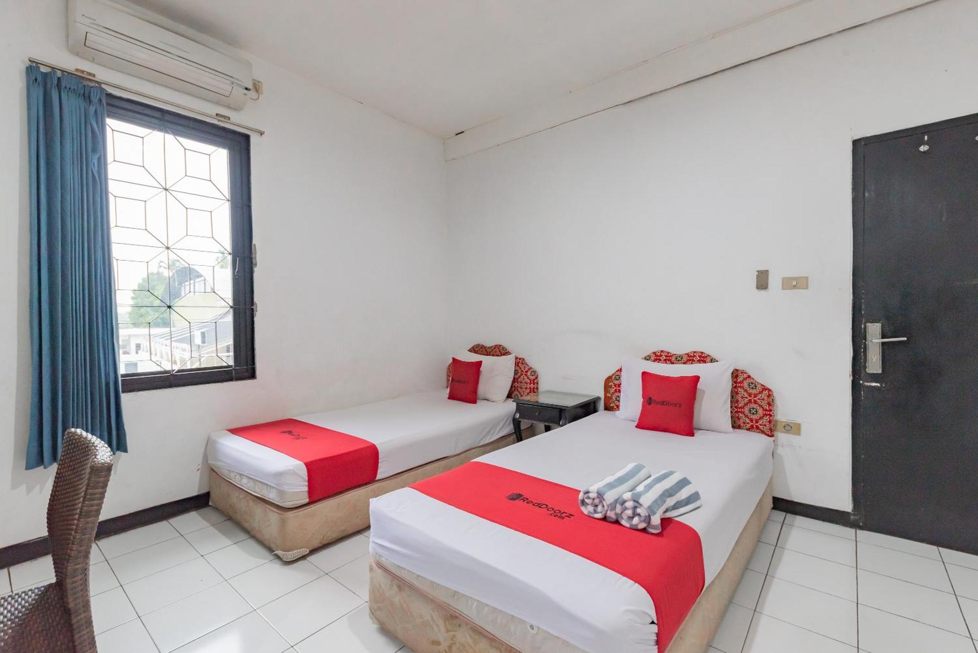 Reddoorz Near Taman Kota Lapang Merdeka Sukabumi Exterior photo