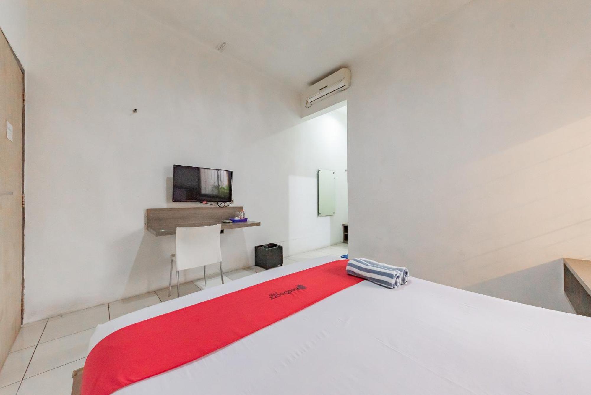 Reddoorz Near Taman Kota Lapang Merdeka Sukabumi Exterior photo