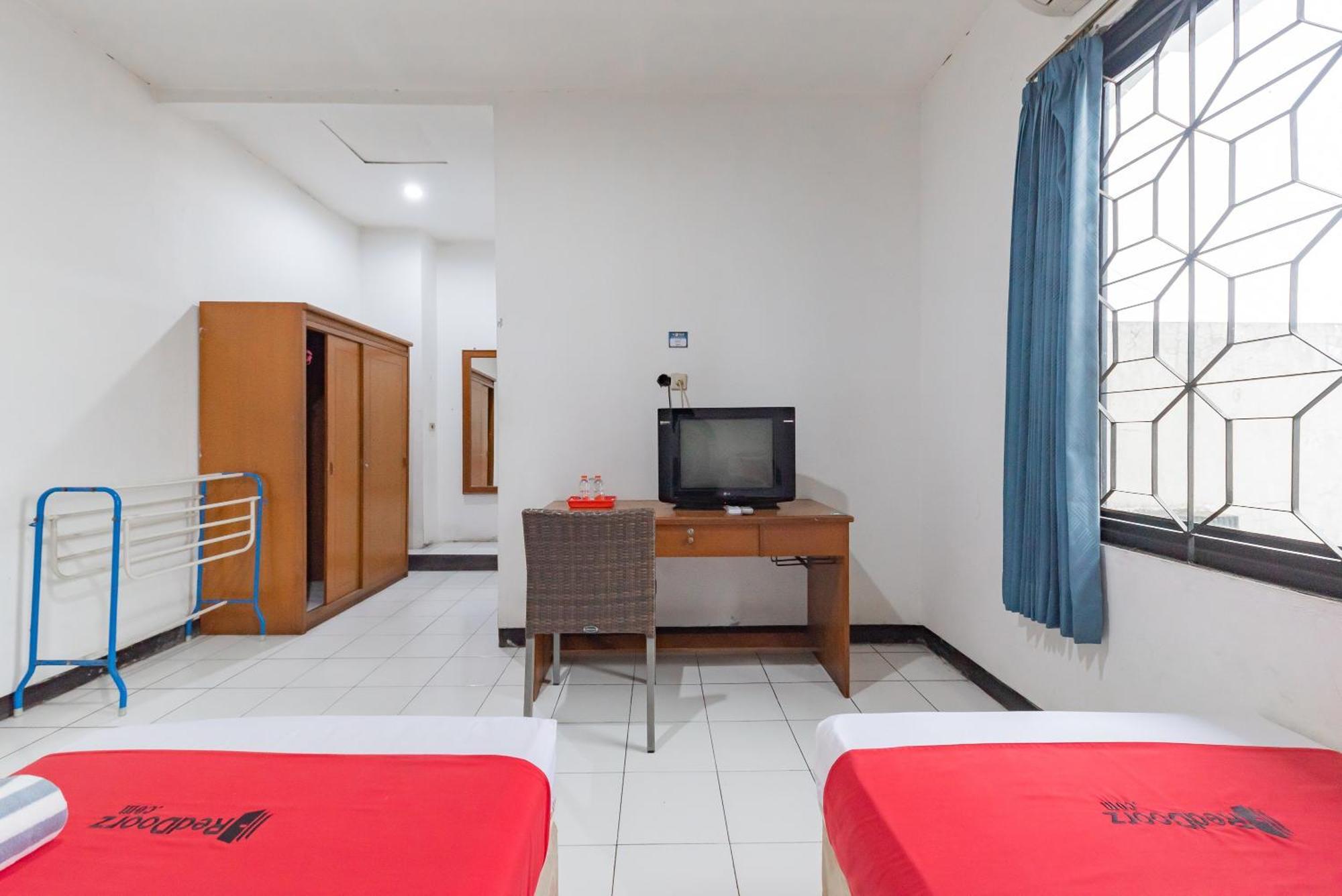 Reddoorz Near Taman Kota Lapang Merdeka Sukabumi Exterior photo
