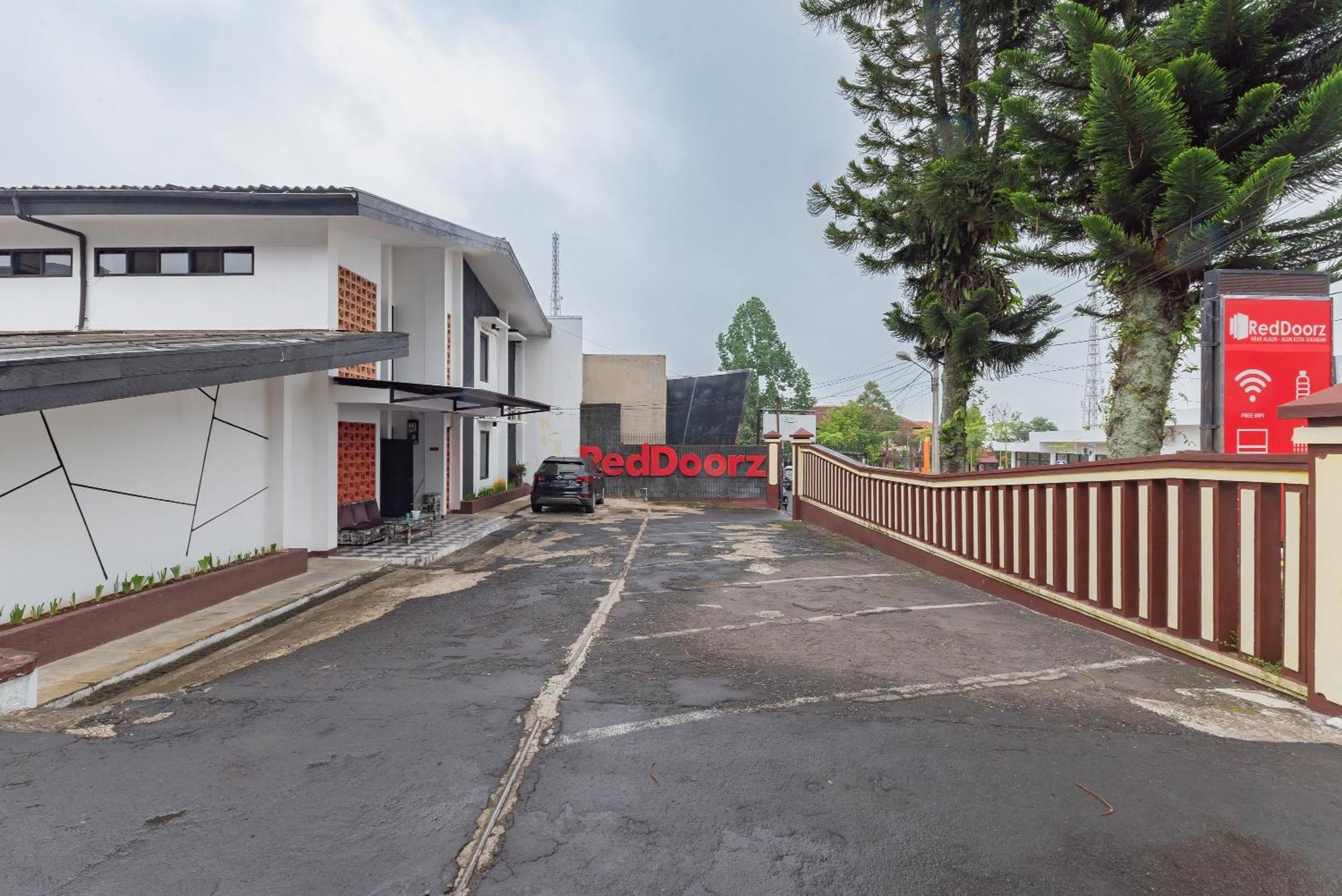 Reddoorz Near Taman Kota Lapang Merdeka Sukabumi Exterior photo